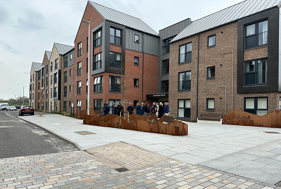 Entrance to Primrose Street housing showing public space at entranceAlloa