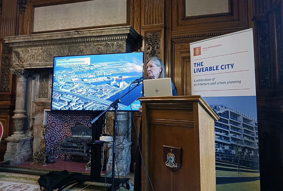 Rita Justesen speaking on a stage at the Liveable Cities event in Glasgow.